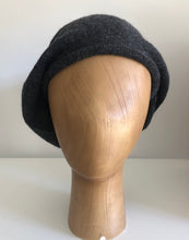 Load image into Gallery viewer, Charcoal Grey Scottish-style Highlander Tam in Pure Alpaca