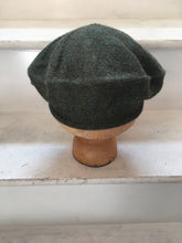 Load image into Gallery viewer, Dark Green Alpaca Scottish Style Tam