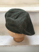 Load image into Gallery viewer, Dark Green Alpaca Scottish Style Tam