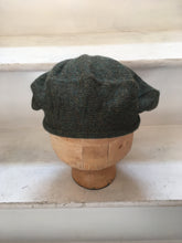 Load image into Gallery viewer, Dark Green Alpaca Scottish Style Tam