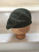 Load image into Gallery viewer, Dark Green Alpaca Scottish Style Tam