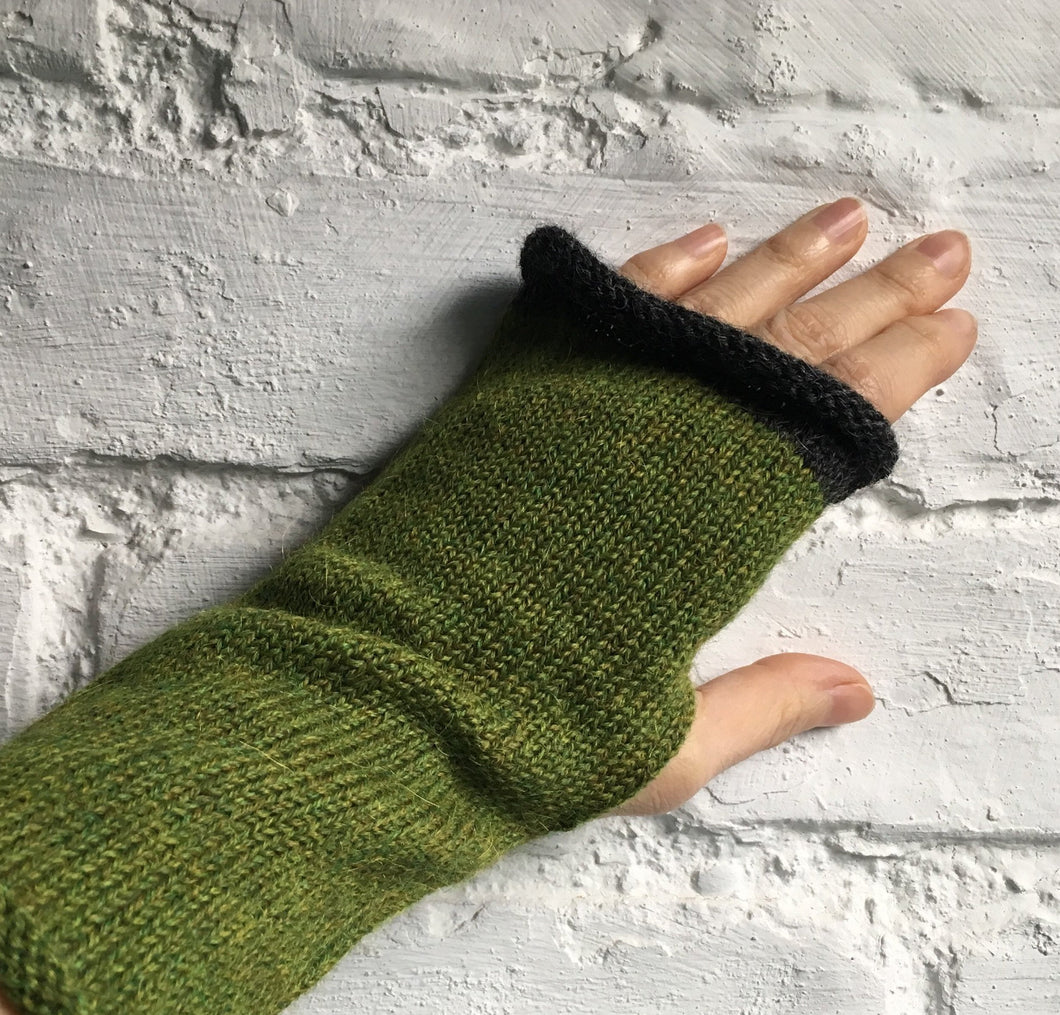 Lord and Taft Grass Green Fingerless gloves with charcoal edge
